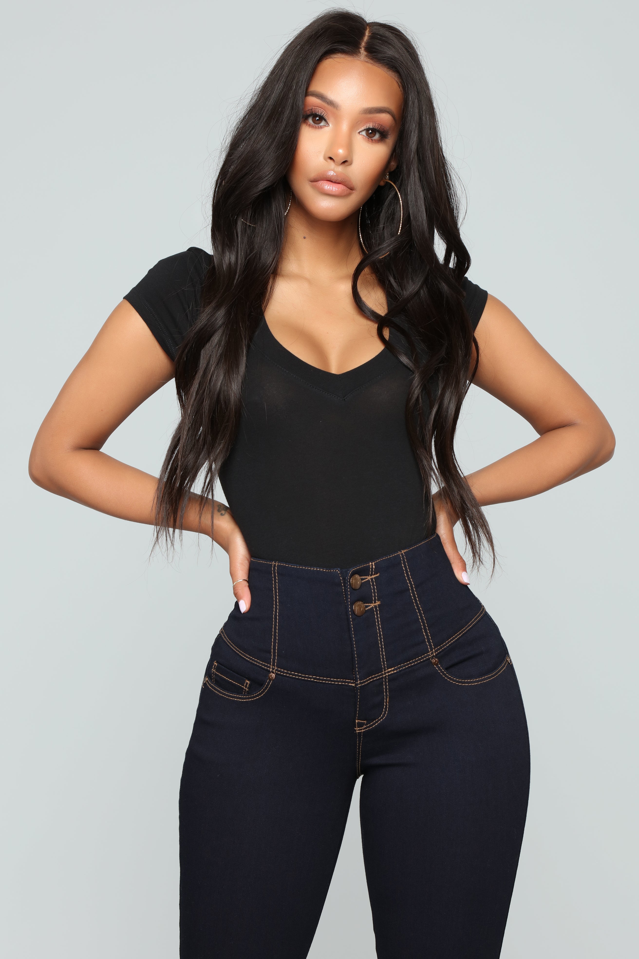 Carla Basic V Tee