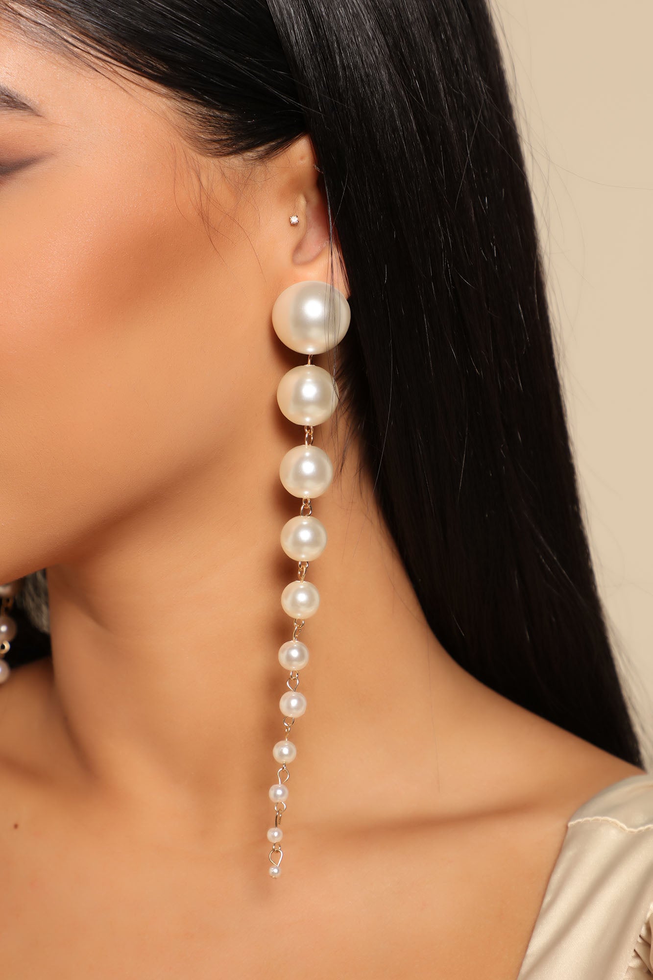 Pearly Icon Linear Earrings