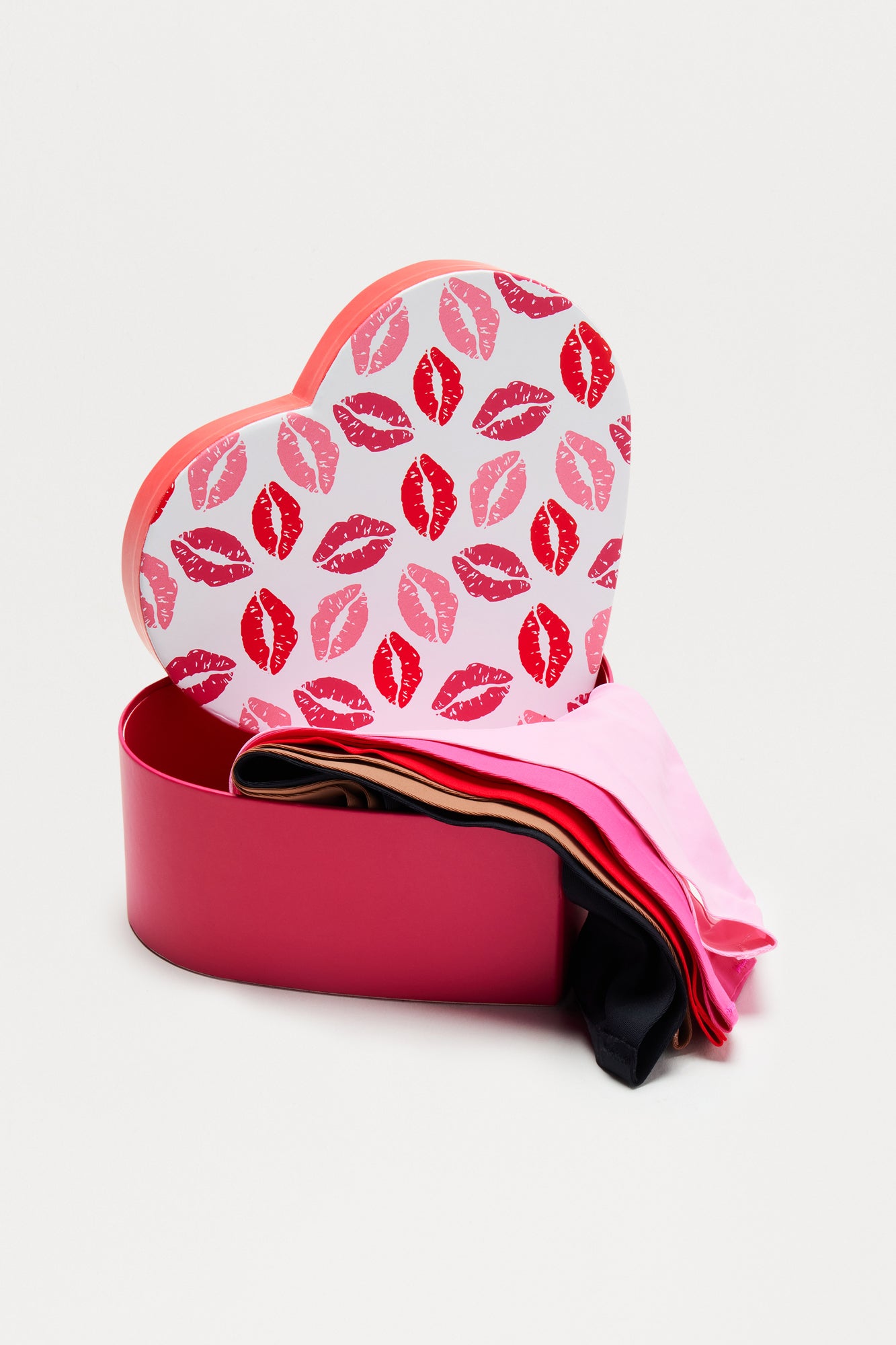 Fashion Nova 5 Pack Thong Heart Gift Box